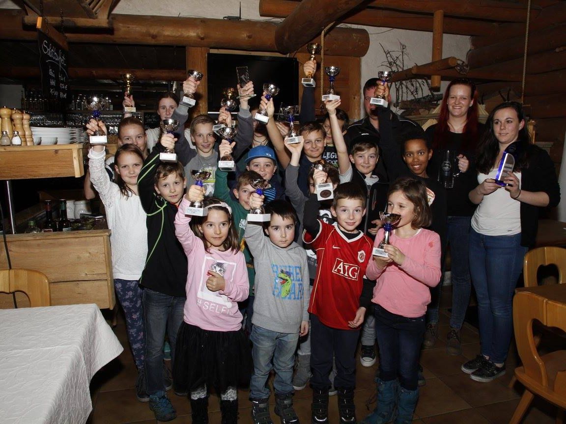 Gruppenbild des Vereinsnachwuchs Gruppenbild des Vereinsnachwuchs