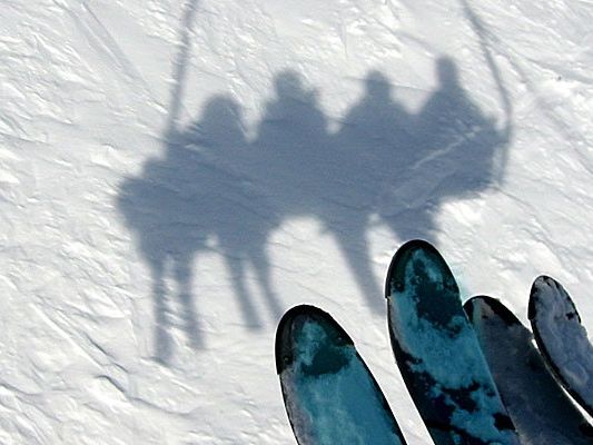 Die Polizei sucht Zeugen des Skiunfalls. Die Polizei sucht Zeugen des Skiunfalls.