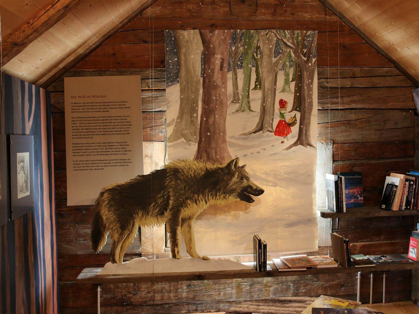 In diesem liebevoll dekorierten Raum geht es um Märchen und Sagen mit dem Wolf.