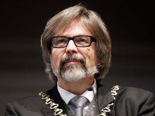 Angewandte-Direktor Gerald Bast zu den Neuerungen. Angewandte-Direktor Gerald Bast zu den Neuerungen.