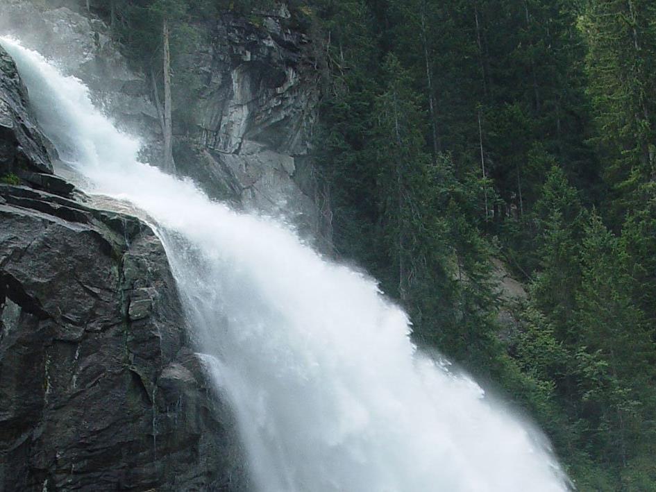 Der 13-jährige Wiener stürzte einen Wasserfall hinunter.