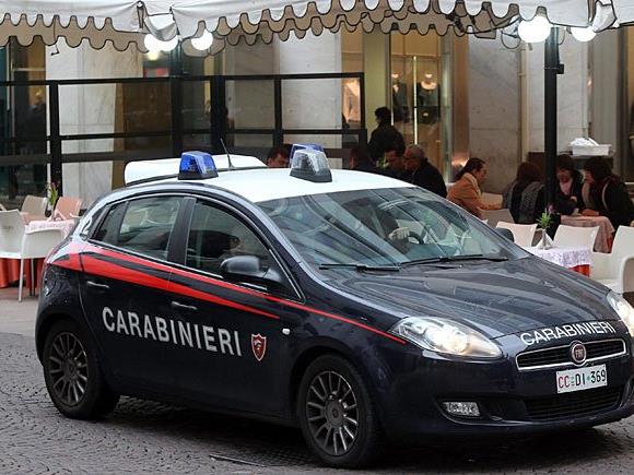 Die Carabinieri hatten mit dem betrunkenen Wiener alle Hände voll zu tun