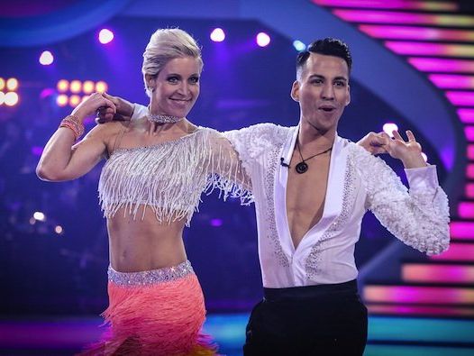 Heidi Neururer & Andy Pohl: Hips Don't Lie (Samba), sind ausgeschieden Heidi Neururer & Andy Pohl: Hips Don't Lie (Samba), sind ausgeschieden