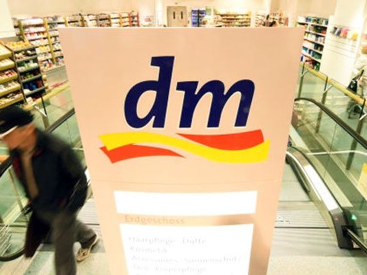 Der Drogeriemarkt "dm" ruft seine Sportness Eiweißriegel zurück.