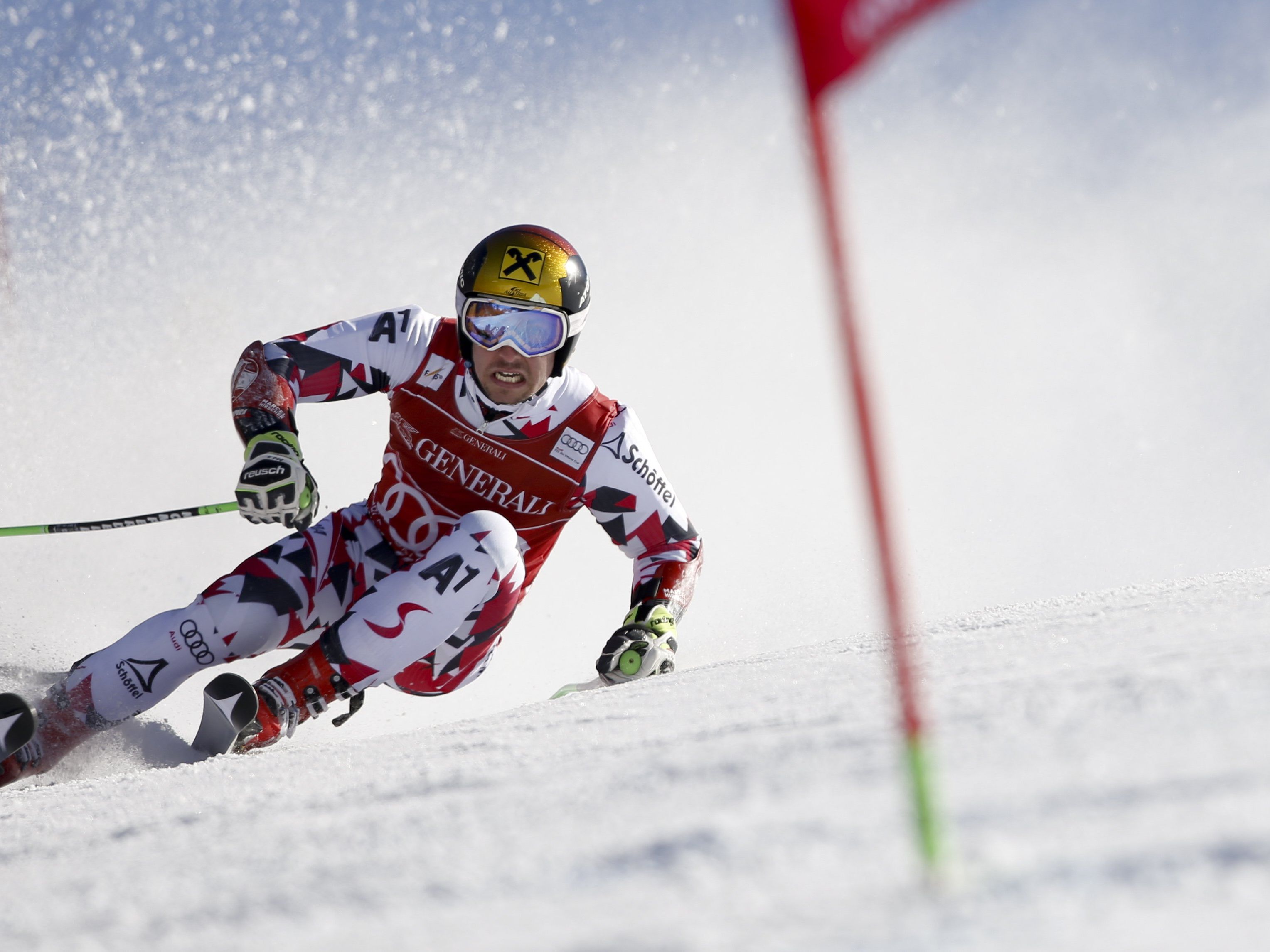 Acht Rennen vor Saisonende hat Hirscher 293 Punkte Vorsprung auf dem Norweger Henrik Kristoffersen. Acht Rennen vor Saisonende hat Hirscher 293 Punkte Vorsprung auf dem Norweger Henrik Kristoffersen.