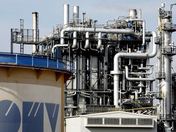 Wird geputzt: Die OMV-Raffinerie in Schwechat Wird geputzt: Die OMV-Raffinerie in Schwechat