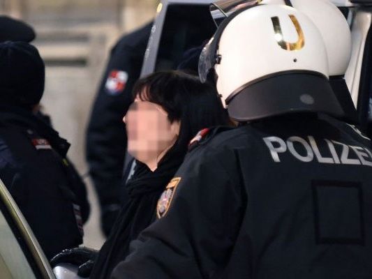 Mehrere Jugendliche werden derzeit einvernommen. Mehrere Jugendliche werden derzeit einvernommen.