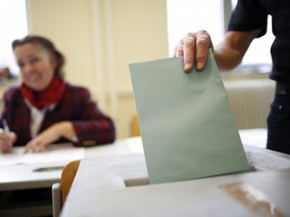 Wer laut Wählerverzeichnis wahlberechtigt ist, hängt in Wien nun in den Stiegenhäusern aus Wer laut Wählerverzeichnis wahlberechtigt ist, hängt in Wien nun in den Stiegenhäusern aus