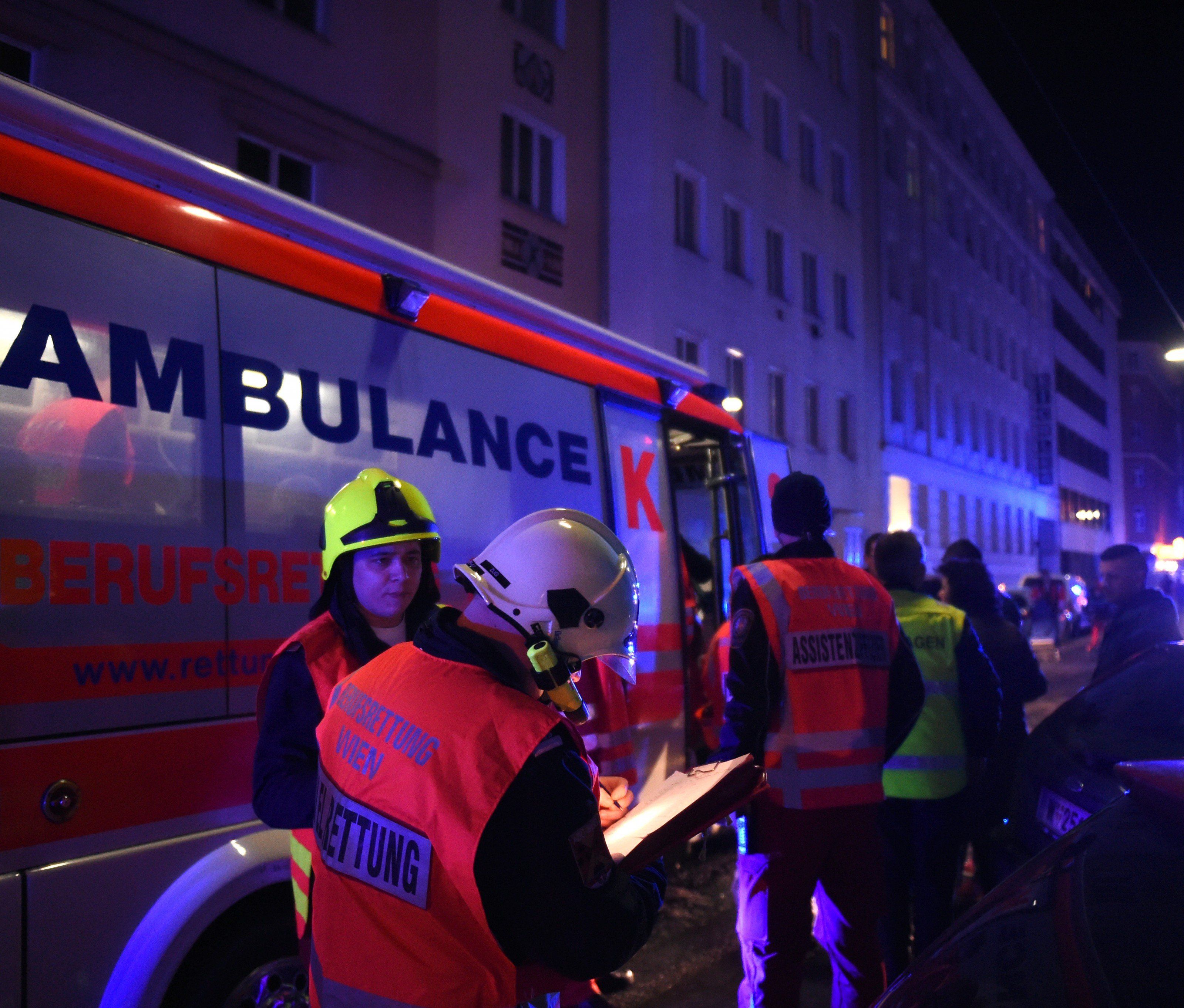 Verletzter brach auf Polizeistation Pappenheimgasse in Brigittenau zusammen Verletzter brach auf Polizeistation Pappenheimgasse in Brigittenau zusammen