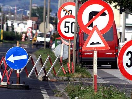 Autofahrer müssen mit Staus durch Bauarbeiten auf der A22 rechnen.