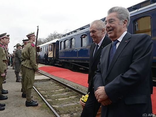 Zeman holte Fischer vom Bahnhof ab Zeman holte Fischer vom Bahnhof ab