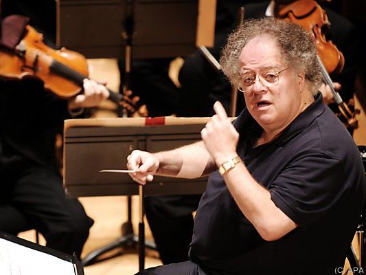 James Levine im Jahr 2007 bei einem Auftritt in Paris James Levine im Jahr 2007 bei einem Auftritt in Paris