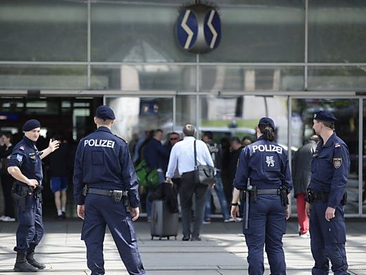 Aufnahmeoffensive und Investitionen in Ausrüstung geplant Aufnahmeoffensive und Investitionen in Ausrüstung geplant
