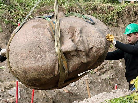 Der dreieinhalb Tonnen schwere Lenin-Kopf wurde im Vorjahr geborgen