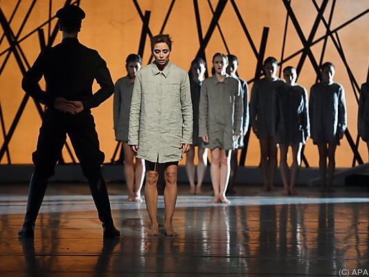 Bruna Andrade als Anne Frank begeisterte mit ihrer Performanz Bruna Andrade als Anne Frank begeisterte mit ihrer Performanz