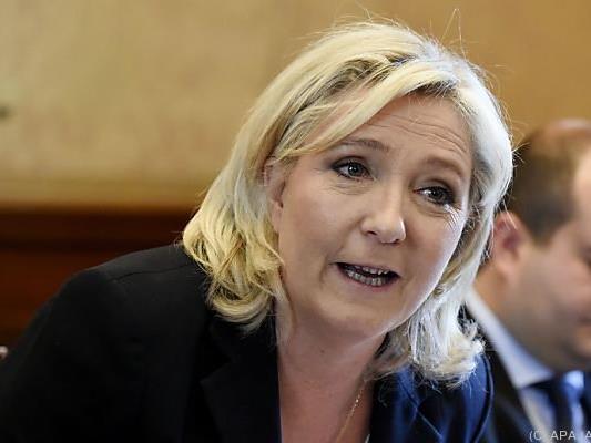 Le Pen sieht starken Schub patriotischer Bewegung