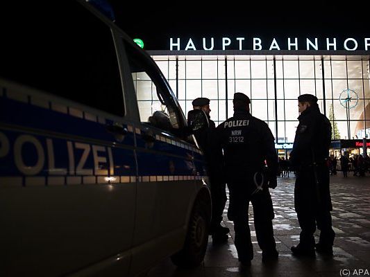 Vor dem Kölner Hbf war es zu massiven Übergriffen gekommen Vor dem Kölner Hbf war es zu massiven Übergriffen gekommen