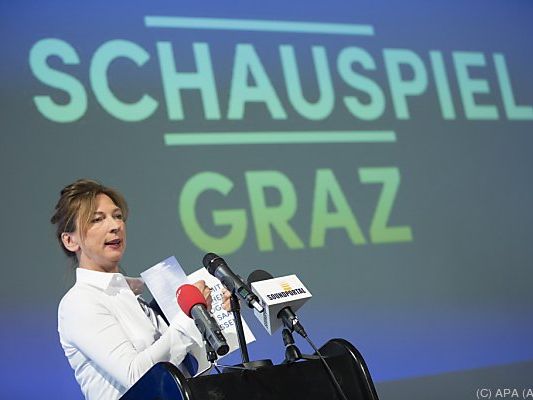 Intendantin Iris Laufenberg stellt das Program vor Intendantin Iris Laufenberg stellt das Program vor