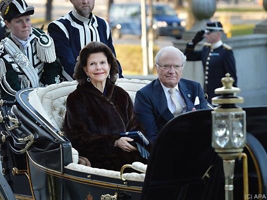 Carl Gustav mit Gemahlin Silvia in der königlichen Kutsche