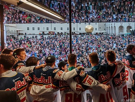 Der Eishockey-Meister feierte vor illustrer Kulisse Der Eishockey-Meister feierte vor illustrer Kulisse