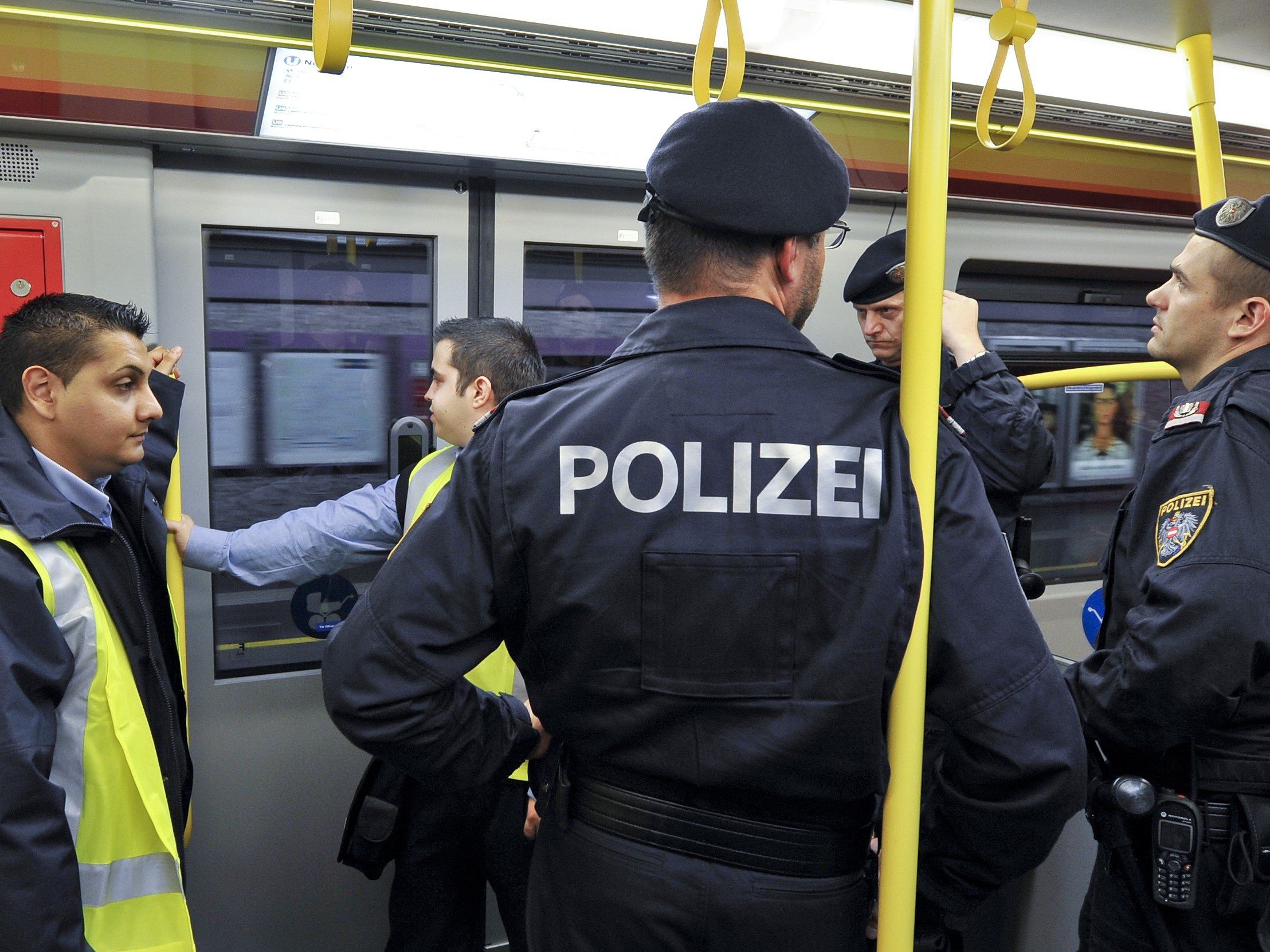 Mit der Gesetzesnovelle soll vor allem die Drogenproblematik entlang der U-Bahnlinie U6 bekämpft werden. Mit der Gesetzesnovelle soll vor allem die Drogenproblematik entlang der U-Bahnlinie U6 bekämpft werden.