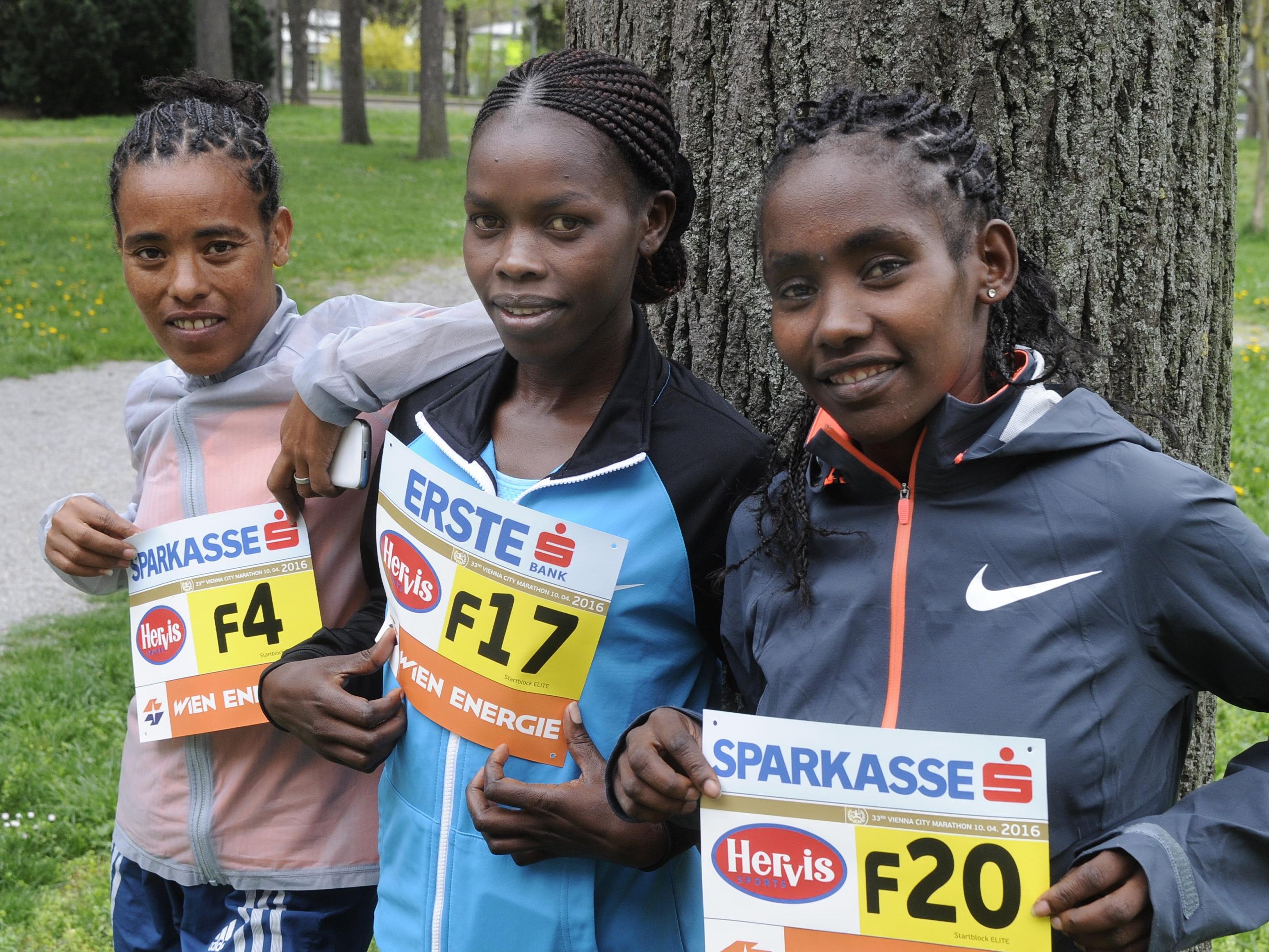 Ruti Aga (Äthiopien), Fantu Jimma (Äthiopien) und Doris Changeiywo (Kenia) vor dem Wien-Marathon.
