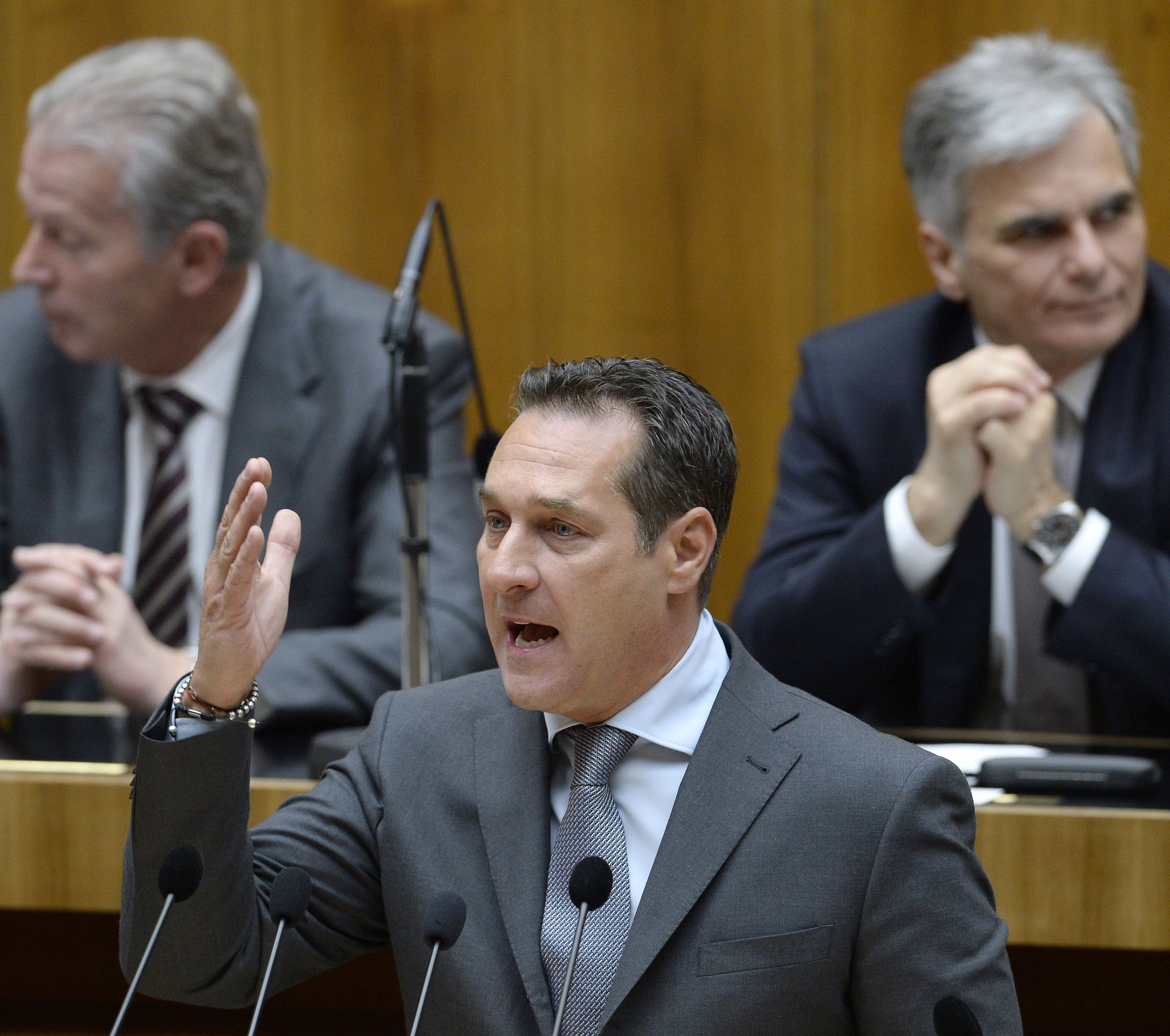 FPÖ, Grüne und NEOS lehnten Vorlage ab. FPÖ, Grüne und NEOS lehnten Vorlage ab.