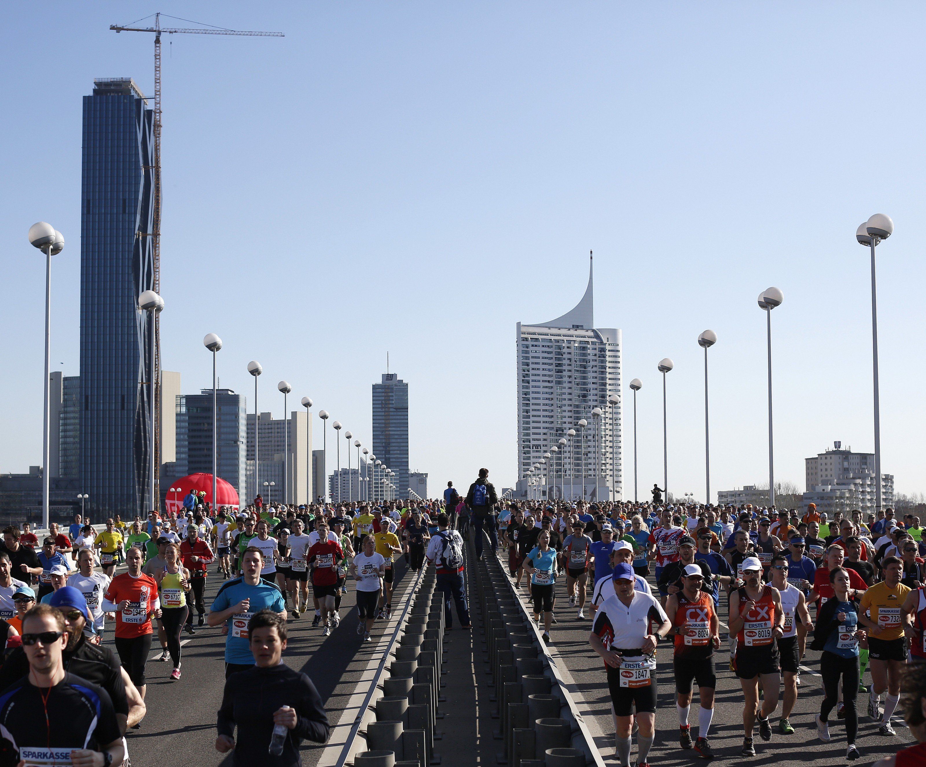 Sperren und Umleitungen rund um den Wien-Marathon 2016. Sperren und Umleitungen rund um den Wien-Marathon 2016.