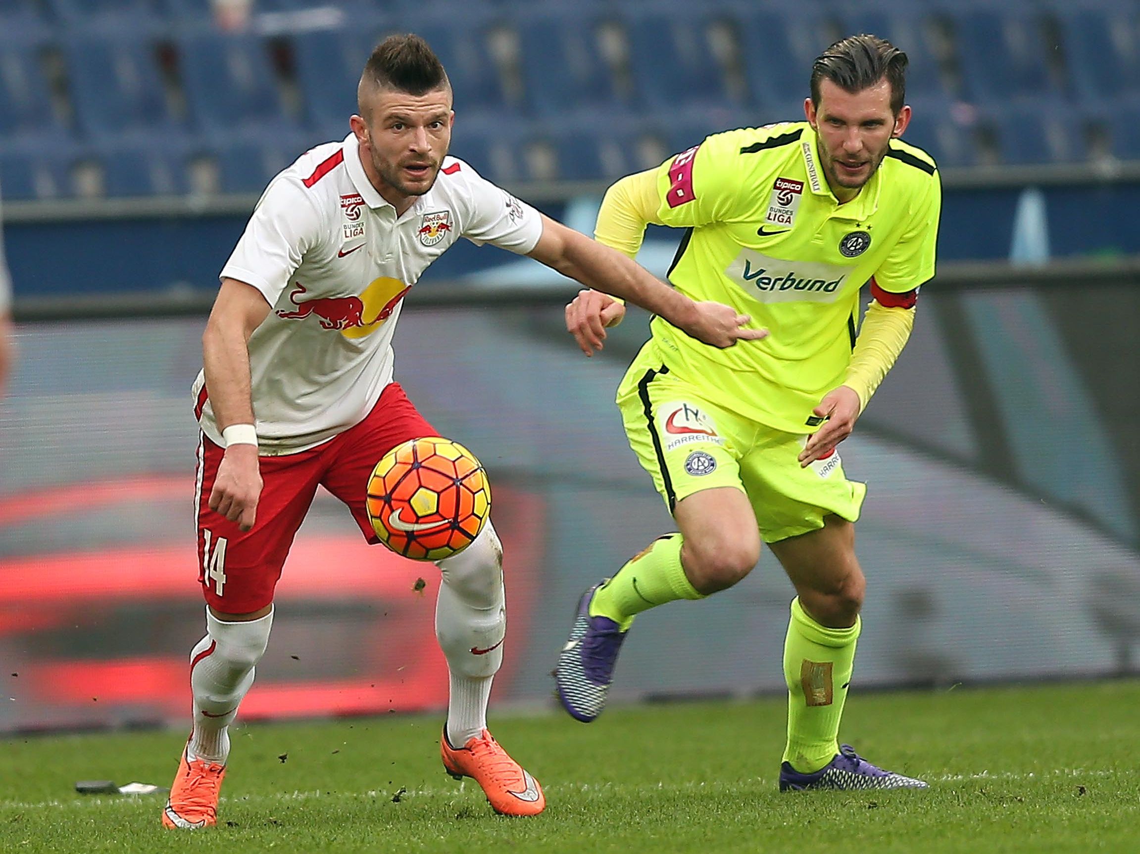 Red Bull Salzburg und die Austria kämpfen ums zweite Finalticket. Red Bull Salzburg und die Austria kämpfen ums zweite Finalticket.