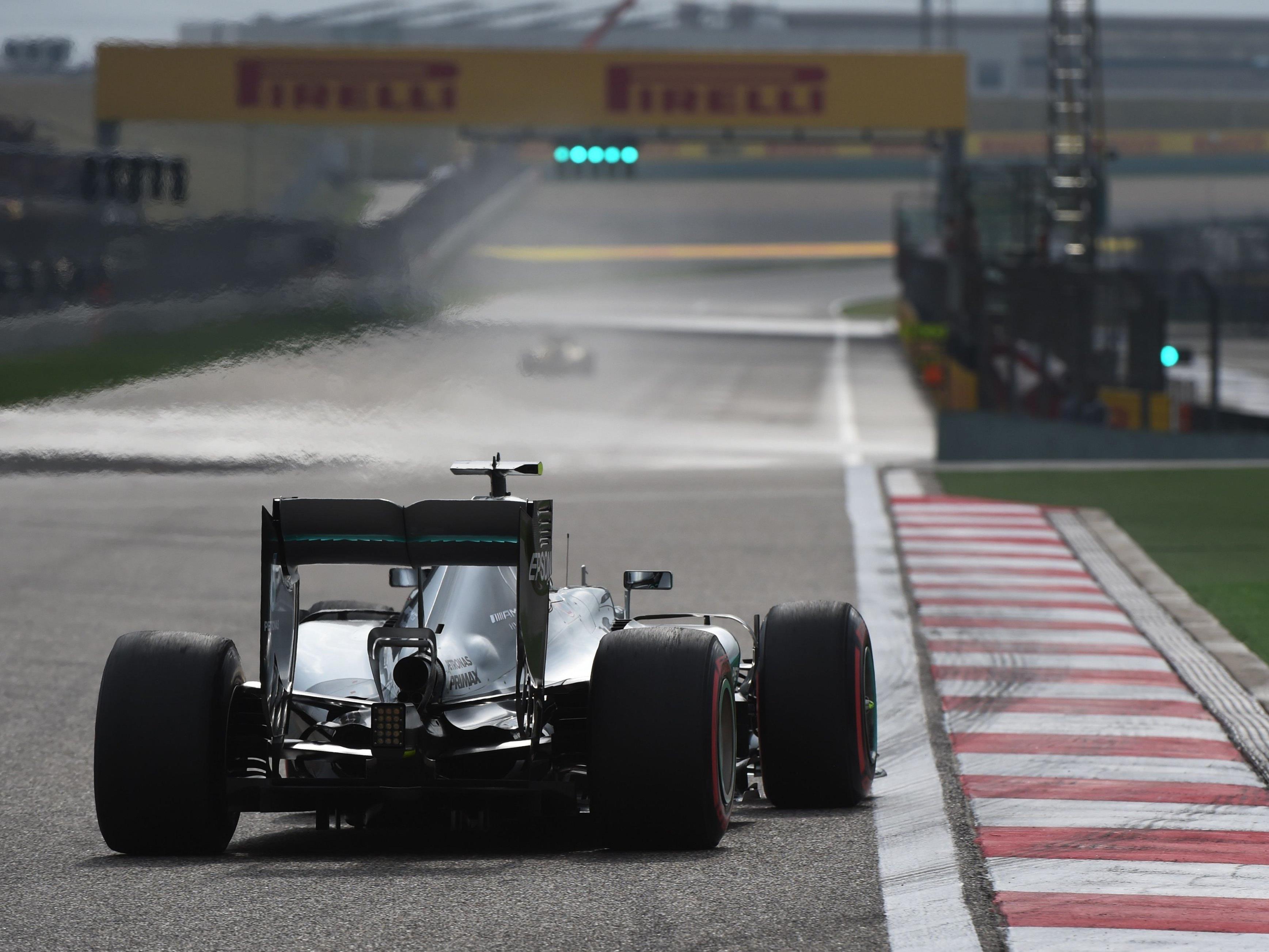 Die Konkurrenz wird von Nico Rosberg beim Start am Sonntag nur den Auspuff sehen.