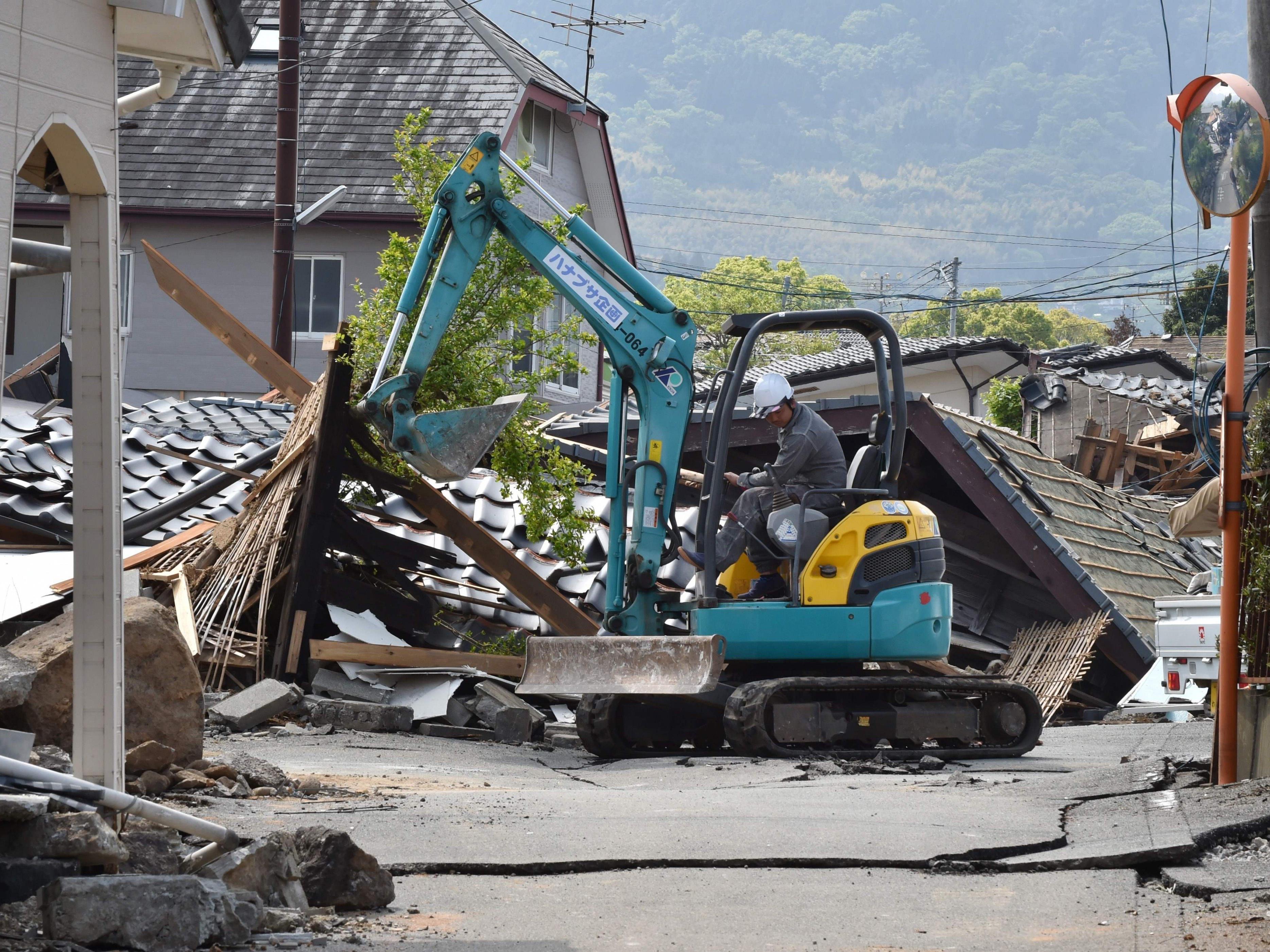 Die Suche nach Vermissten wird nach den Erdbeben in Japan fortgesetzt