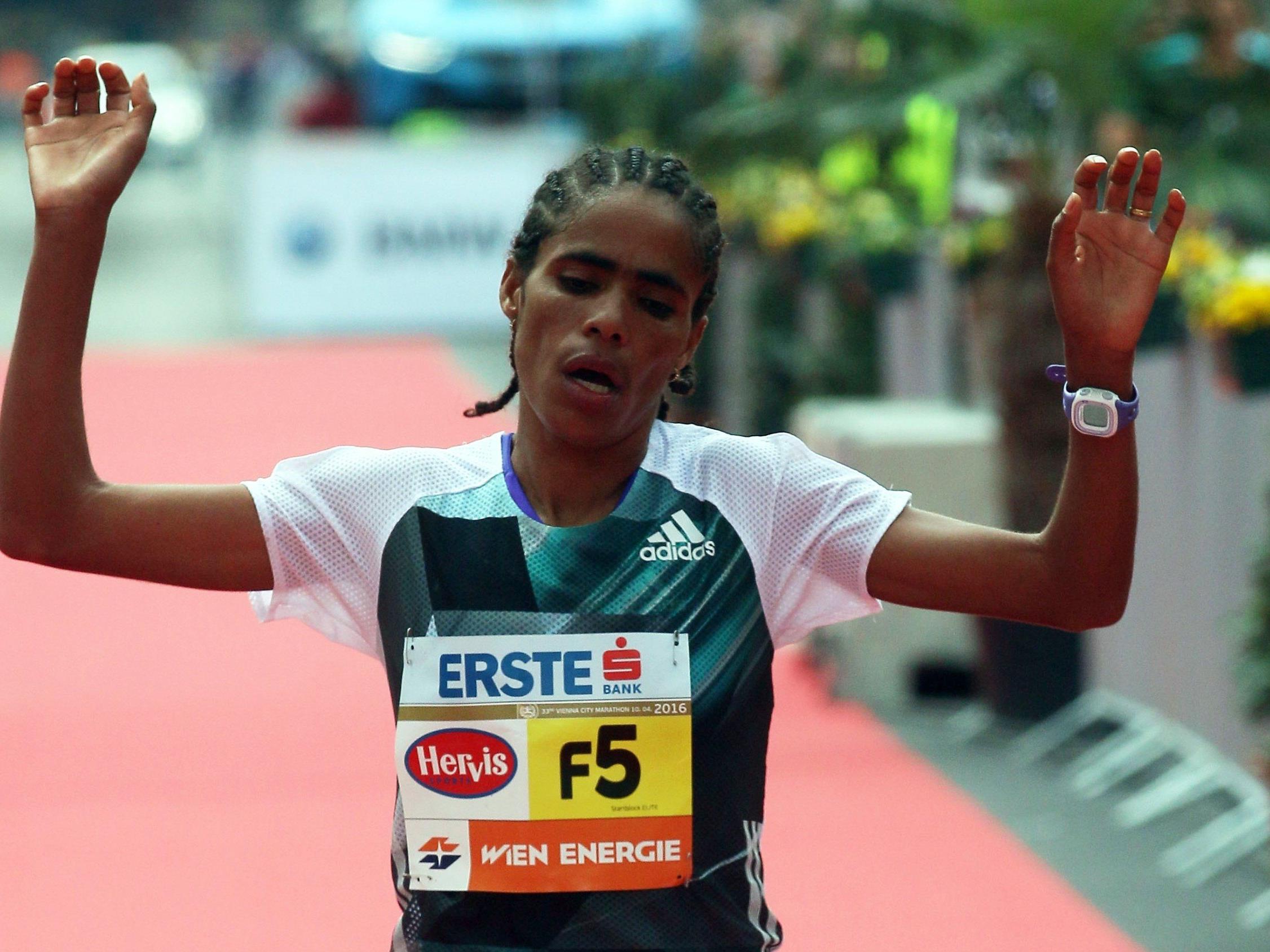 Shuko Genemo gewinnt den Wien-Marathon 2016.