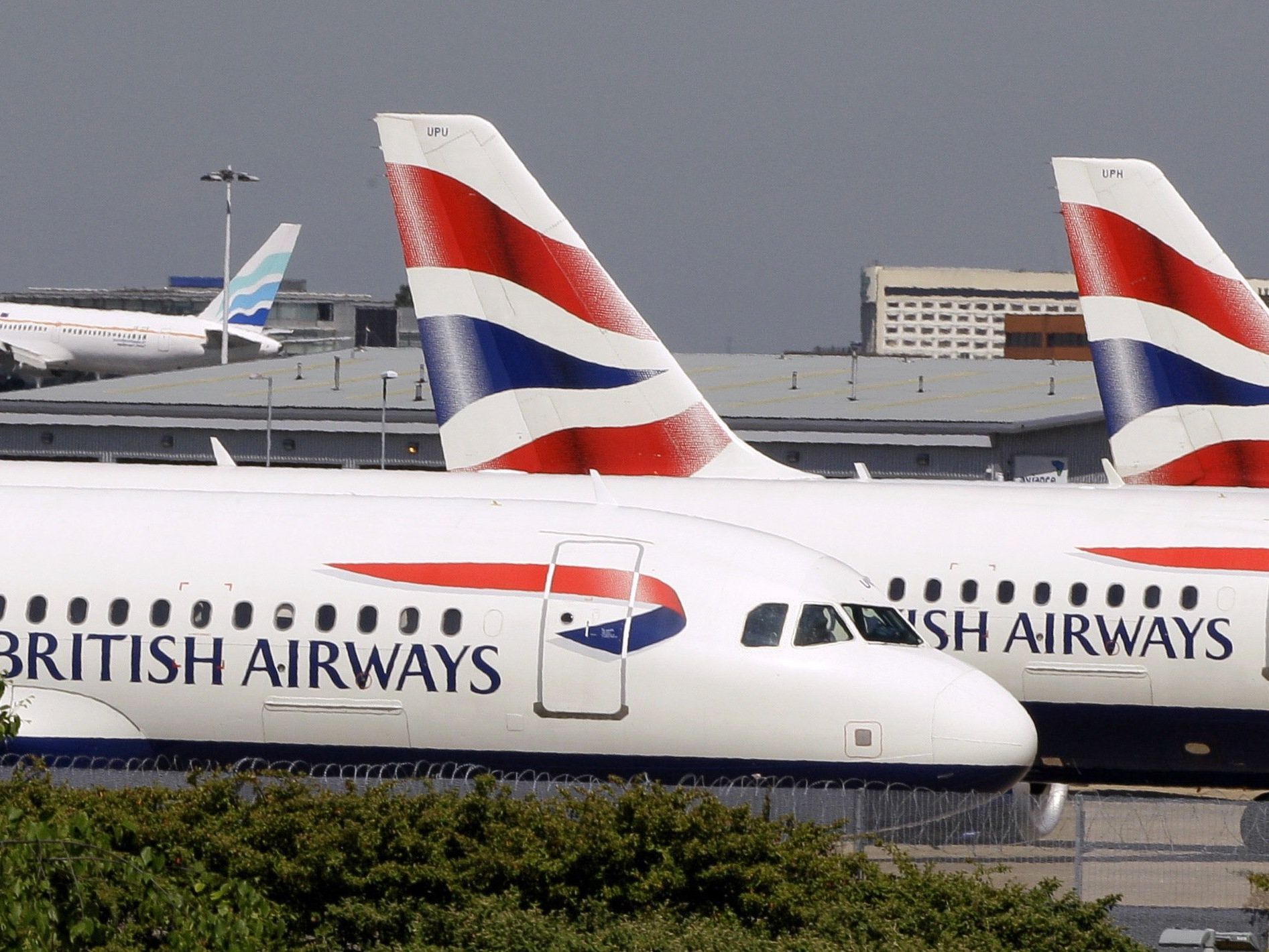 Der A320 der British Airways konnte trotz Zusammenstoß mit einer Drohne sicher landen. Der A320 der British Airways konnte trotz Zusammenstoß mit einer Drohne sicher landen.