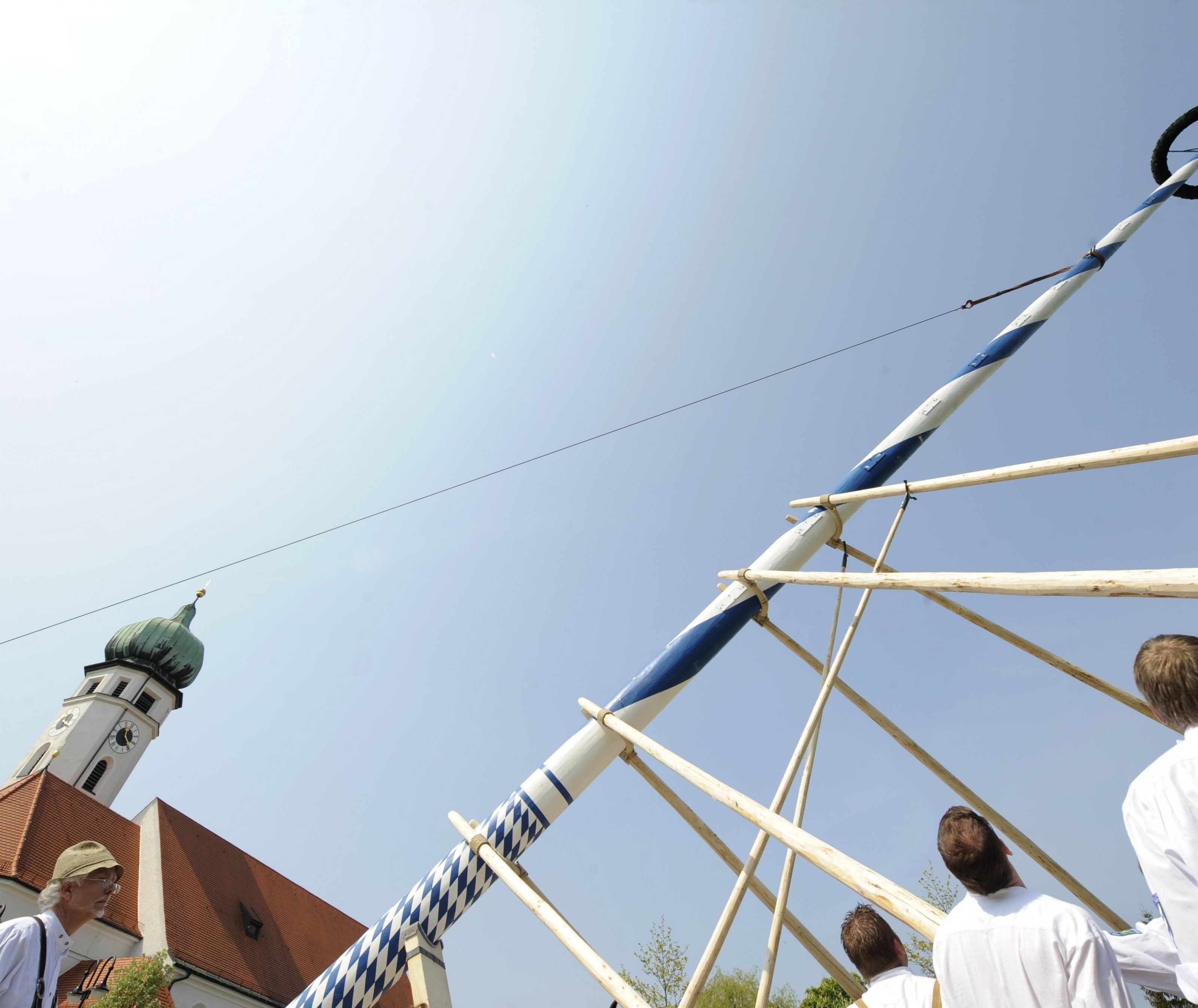 Auch in Floridsdorf wird ein Maibaum aufgestellt. Auch in Floridsdorf wird ein Maibaum aufgestellt.