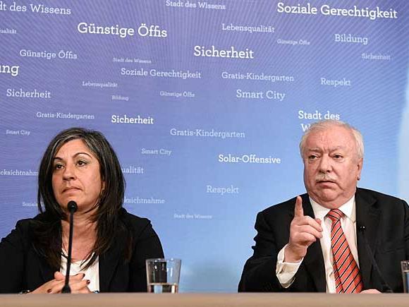 Vizebürgermeisterin Maria Vassilakou (Grüne) und Bürgermeister Michael Häupl (SPÖ) bei der Pressekonferenz