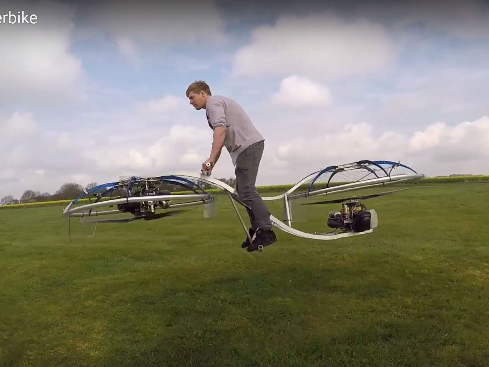 Colin Furze hat sich sein eigenes Hoverbike gebastelt. Colin Furze hat sich sein eigenes Hoverbike gebastelt.