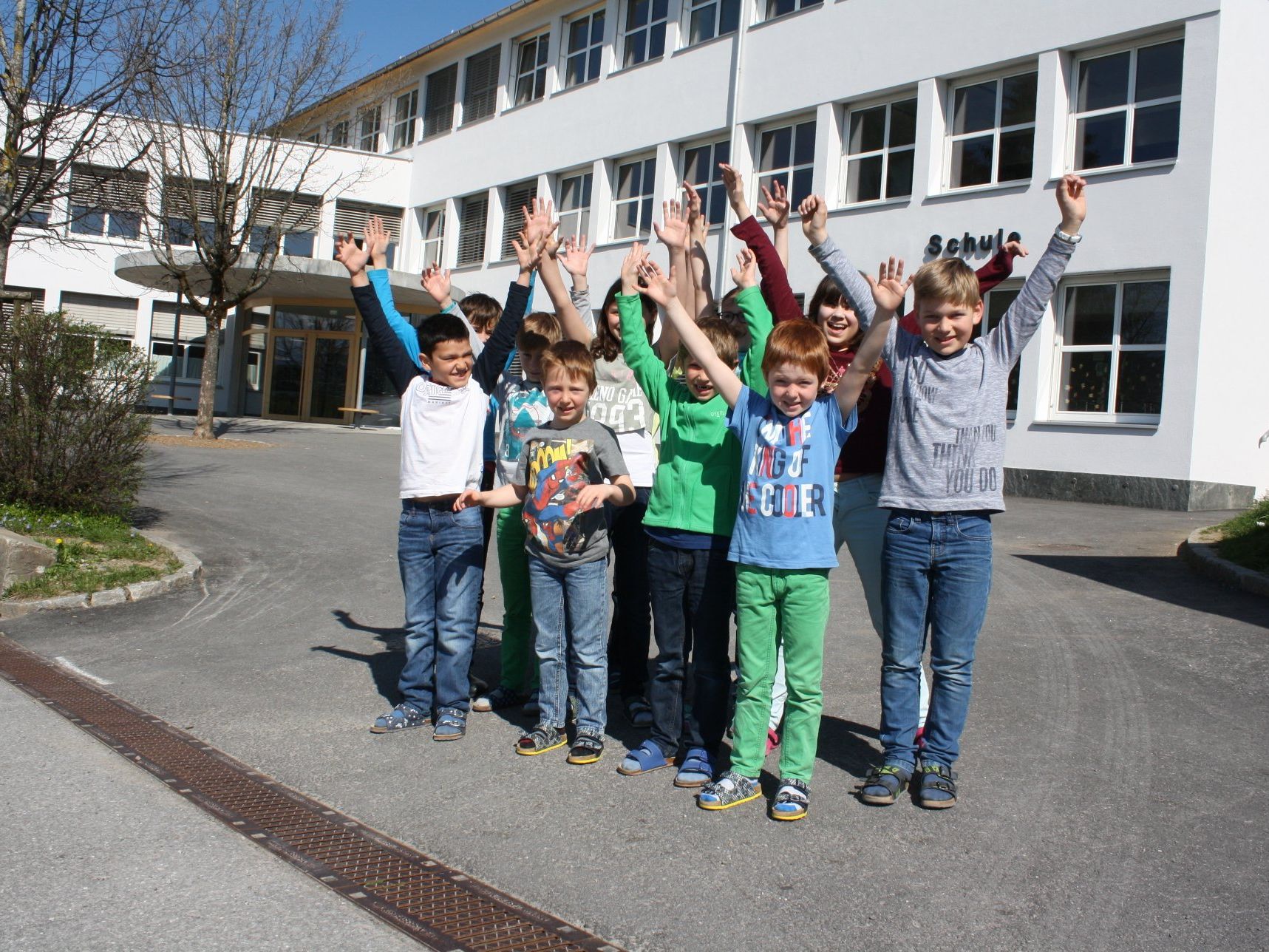 Die Langenegger Kinder sind von ihrer neuen Schule begeistert. Die Langenegger Kinder sind von ihrer neuen Schule begeistert.
