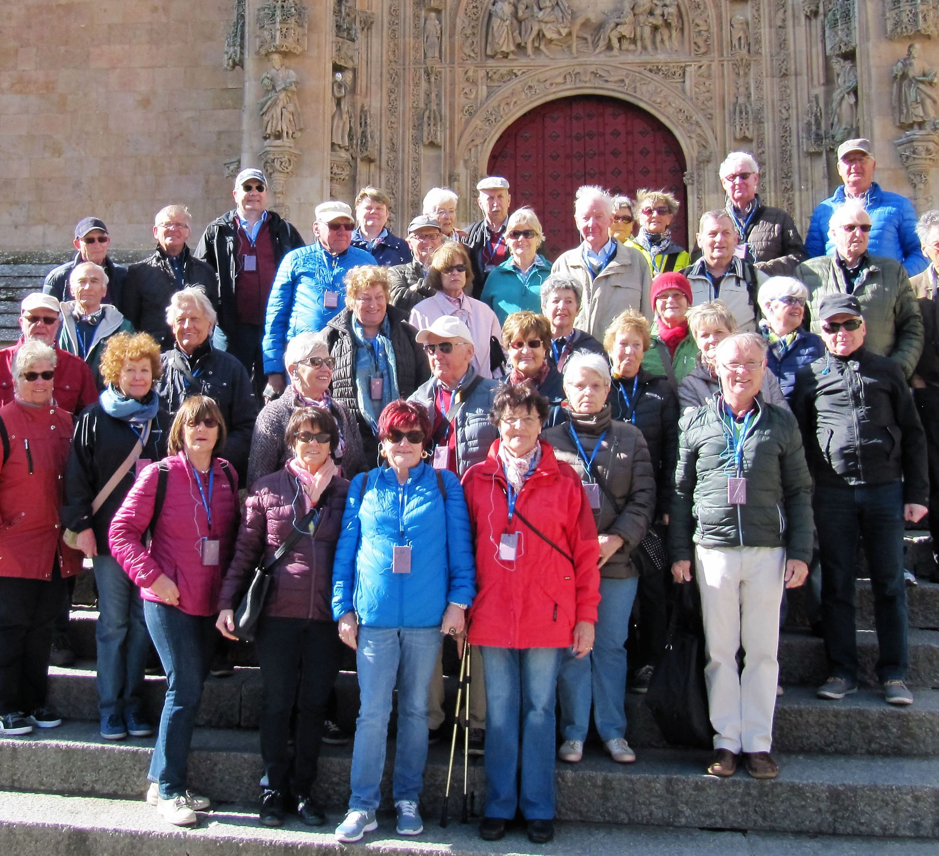Die Reisegruppe auf den Stufen der Catedral Nueva de Santa María del Asedio. Die Reisegruppe auf den Stufen der Catedral Nueva de Santa María del Asedio.