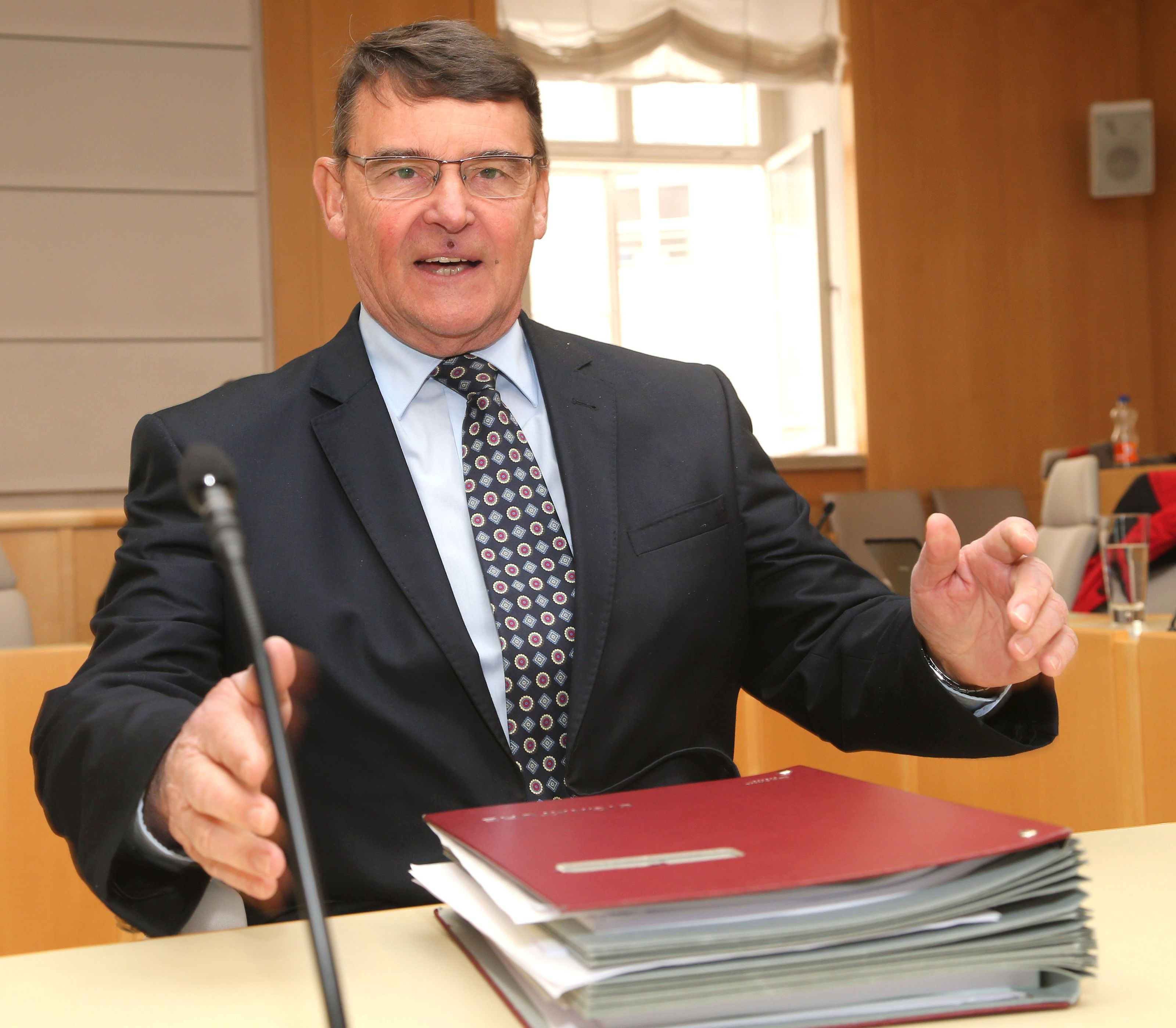 Der ehemalige Finanzreferent und LHStv. Othmar Raus am Freitag, 22. Februar 2013, vor Beginn des Untersuchungsausschusses des Salzburger Landtags zur Klärung des Salzburger Finanzskandals in Salzburg. Der ehemalige Finanzreferent und LHStv. Othmar Raus am Freitag, 22. Februar 2013, vor Beginn des Untersuchungsausschusses des Salzburger Landtags zur Klärung des Salzburger Finanzskandals in Salzburg.