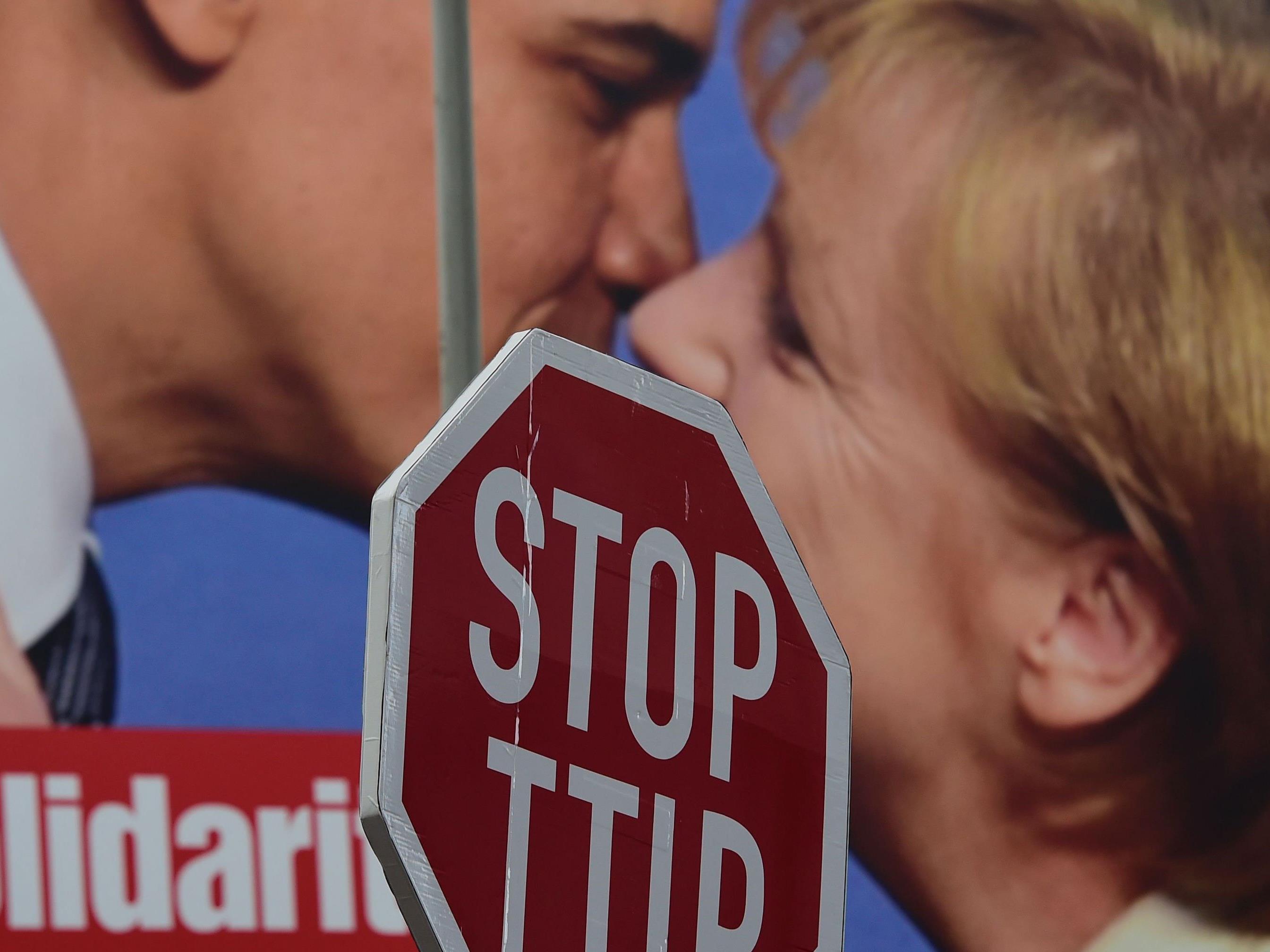 Obama und Merkel warben in Hannover für TTIP - Demonstranten protestierten dagegen.