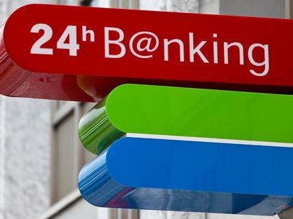 Sozialminister Alois Stöger stellt sich gegen die geplanten Bankomatgebühren Sozialminister Alois Stöger stellt sich gegen die geplanten Bankomatgebühren