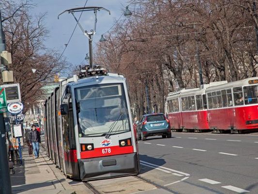 Zahlreiche Umleitungen und Kurzführungen am 1. Mai. Zahlreiche Umleitungen und Kurzführungen am 1. Mai.