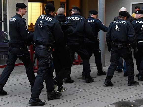 Die Wiener Polizei nahm in Floridsdorf drei Demonstranten aus dem Lager der FPÖ fest