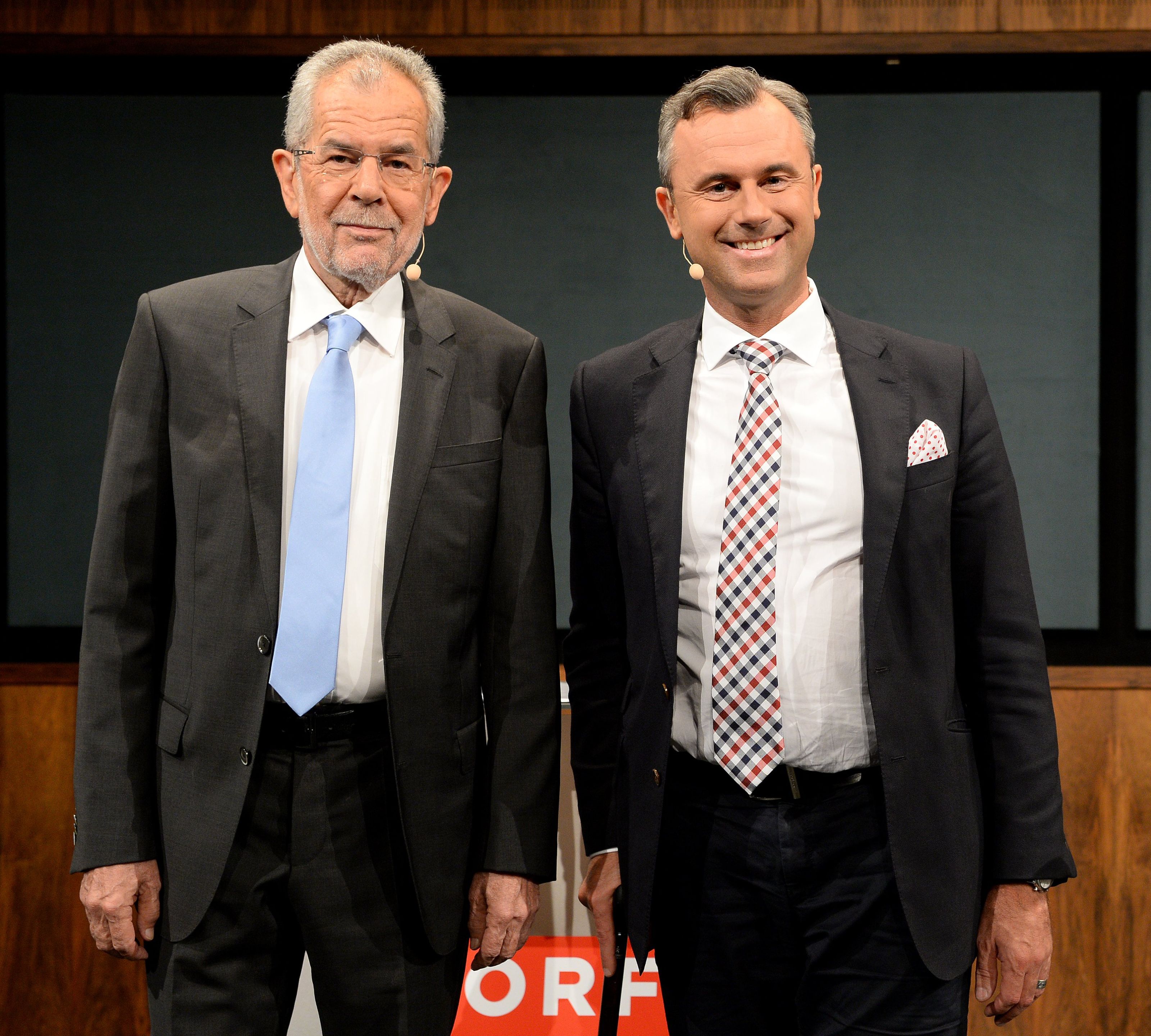 Van der Bellen und Hofer im ersten Stichwahl-Duell ungewöhnlich zahm. Van der Bellen und Hofer im ersten Stichwahl-Duell ungewöhnlich zahm.