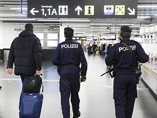 Der Trafikräuber wurde in Schwechat festgenommen. Der Trafikräuber wurde in Schwechat festgenommen.
