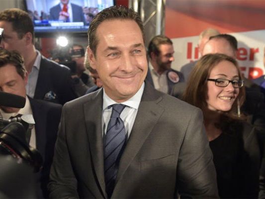 FPÖ-Chef Strache ist mehr als zufrieden mit dem Ergebnis. FPÖ-Chef Strache ist mehr als zufrieden mit dem Ergebnis.