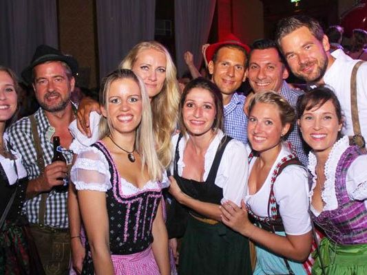 2016 wird das Abschiedsjahr für den Trachtenpärchenball. 2016 wird das Abschiedsjahr für den Trachtenpärchenball.