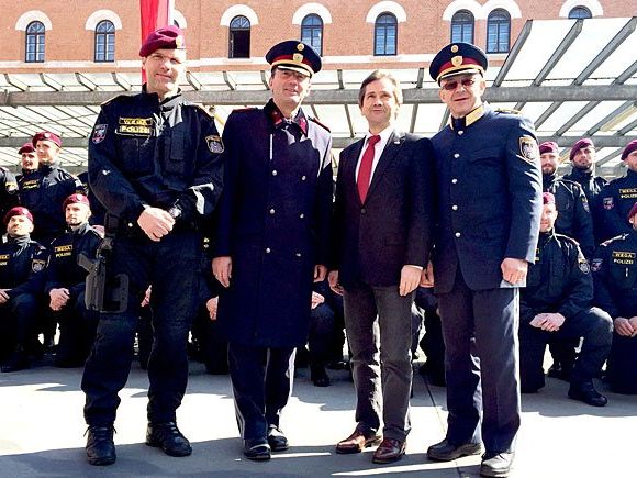 Bei der Präsentation der neuen Polizei-Sondereinheiten Bei der Präsentation der neuen Polizei-Sondereinheiten