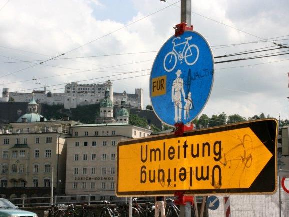 Großflächige Umleitungen durch Sanierungsarbeiten in der Stadt Salzburg.