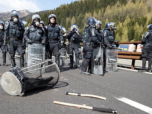 Bei der Demo am Brenner kam es am Samstag zu Ausschreitungen Bei der Demo am Brenner kam es am Samstag zu Ausschreitungen